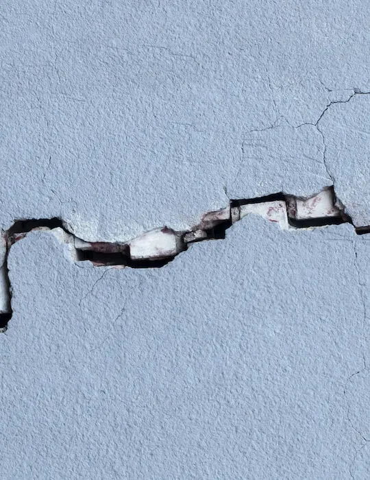 wall with cracks