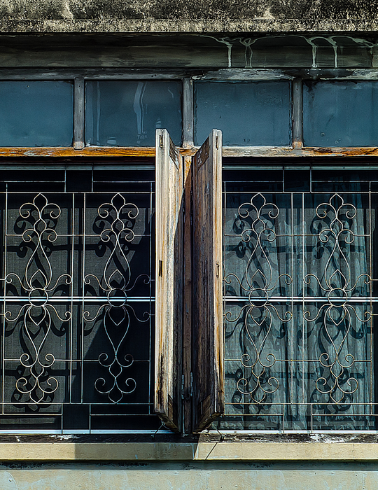 Old-wooden-window