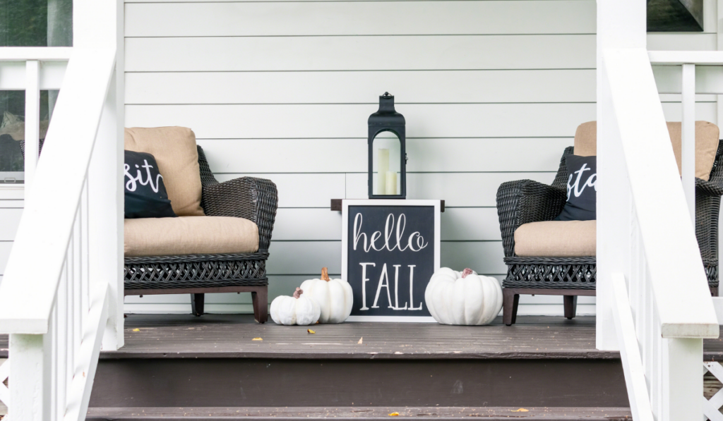 Stylish fall decor for the front porch