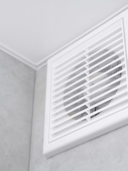 Forced-ventilation-in-a-wall-under-the-ceiling