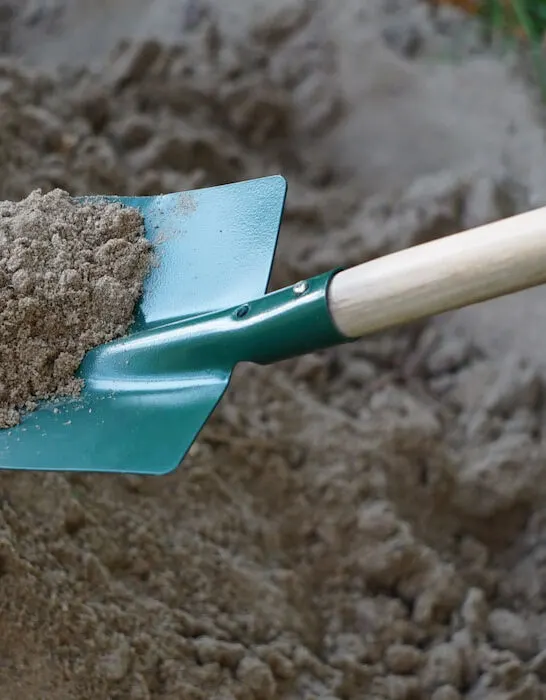 Trench-Shovel-use-to-dig-in-the-sand