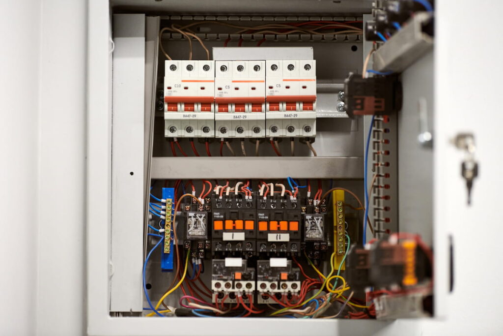 circuit breaker in switch box
