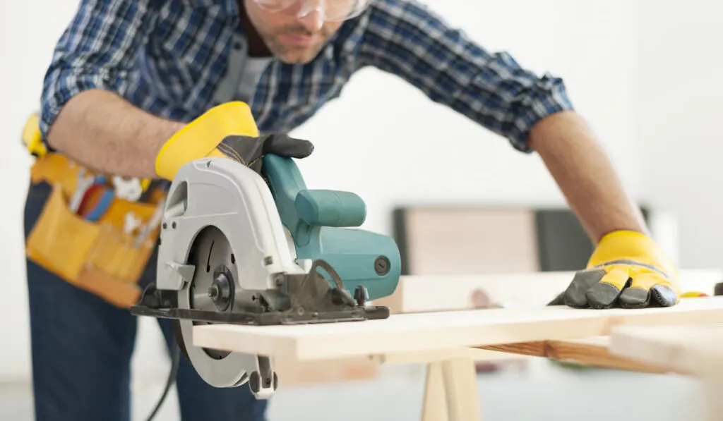 Carpenter working with circular saw
