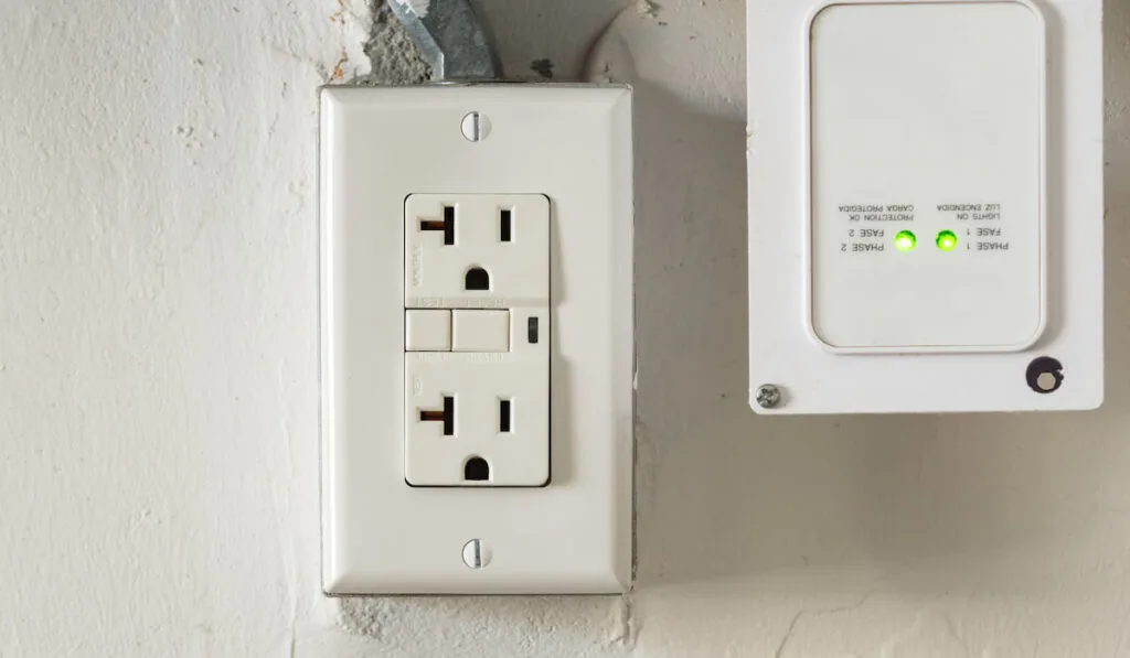 Residential GFCI electric outlet plug with GFI reset button