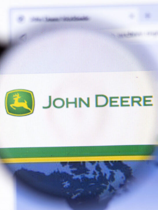 John deere company logo on website page on screen - ss221109